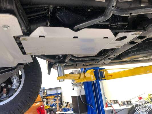 Custom Off-Road Transmission 4mm Steel Bash Plate for Land Cruiser 200 Series